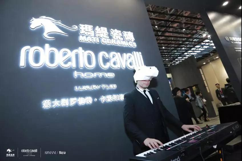 玛缇瓷砖携手Roberto cavalli、Armani惊艳亮相2019上海建博会国际馆